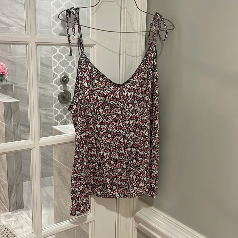 Tie shoulder shirt